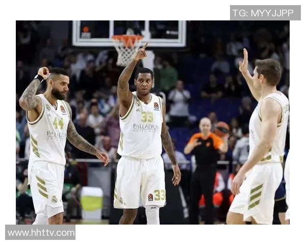 奥林匹亚与柏林阿尔巴的激烈对决揭示篮球战术与团队合作的魅力 奥林匹亚与柏林阿尔巴的激烈对决揭示篮球战术与团队合作的魅力