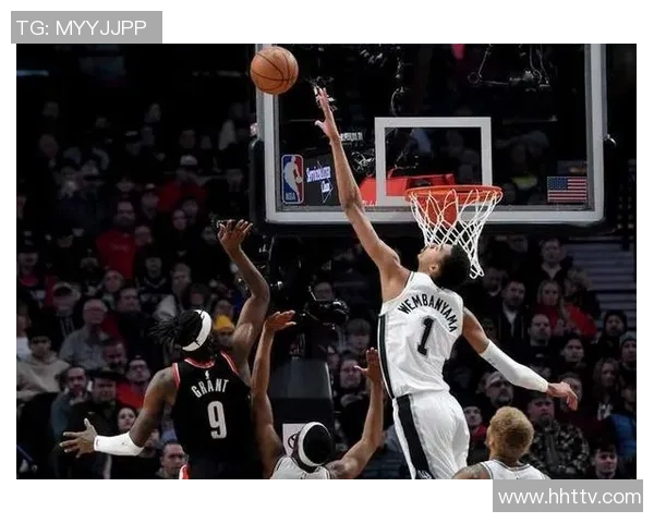 文班亚马首场比赛表现抢眼五次盖帽加隔扣字母哥引发热烈讨论