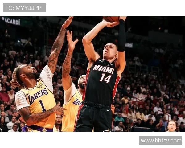 希罗在关键时刻展现绝佳表现湖人与热火的激烈对决引发热议 希罗在关键时刻展现绝佳表现湖人与热火的激烈对决引发热议